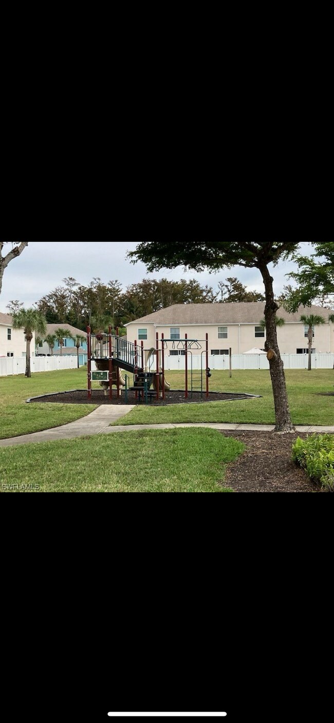Foto del edificio - 3617 Pine Oak Cir