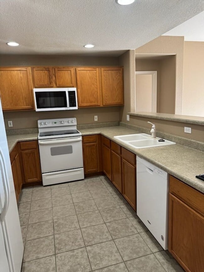 Building Photo - 2 bedroom Mesa Condo rental