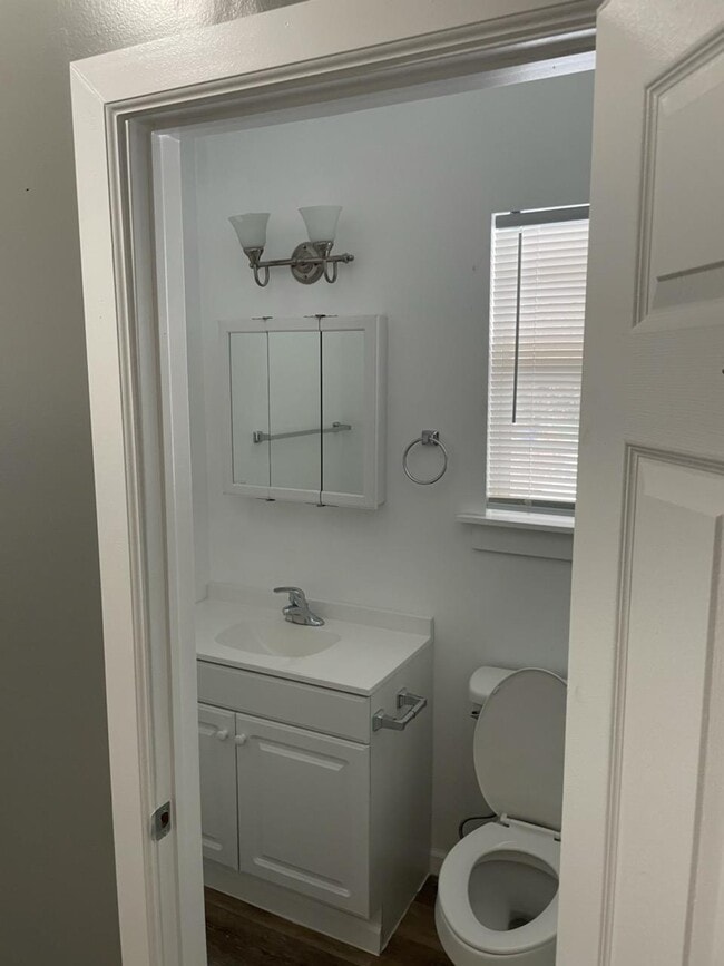 Foto del edificio - 779 Seymour Ave