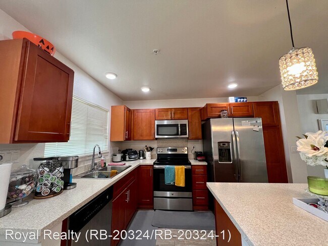Building Photo - 3 br, 2.5 bath House - 724 Kakala St. #1901