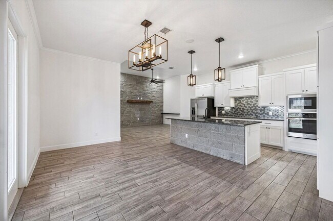 Foto del edificio - 136 Greg Ln