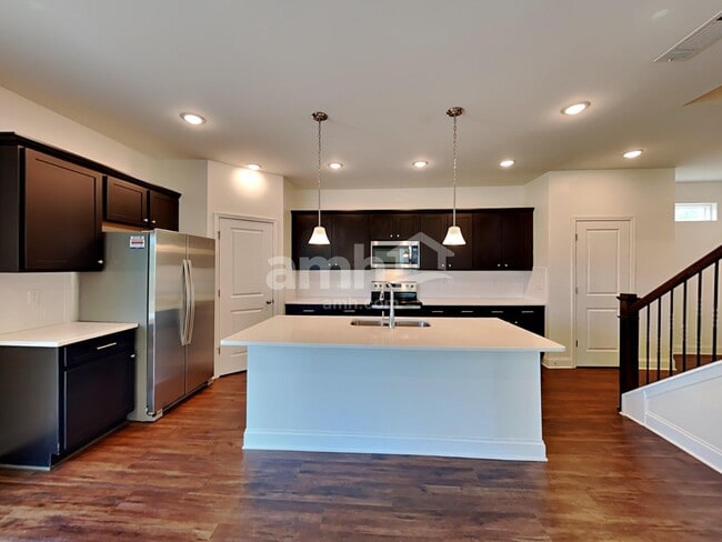 Building Photo - 3780 Blackshear Pl