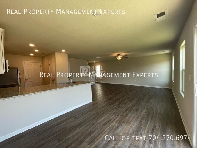 Foto del edificio - 8104 Derby Wood Ln