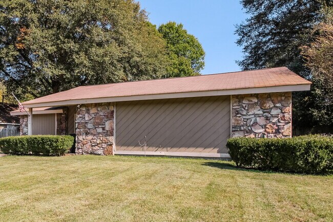 Building Photo - 2456 Flowering Tree Dr