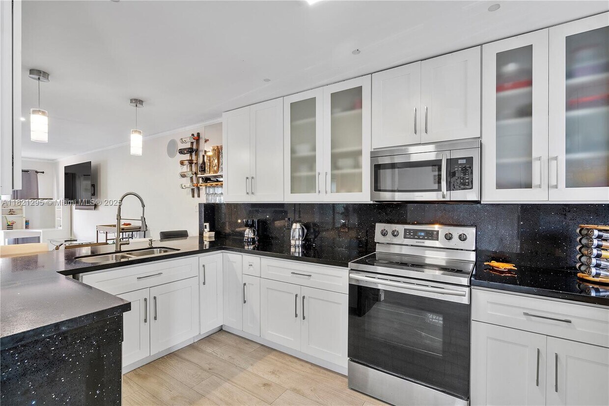 Foto principal - 3750 NW 115th Ave