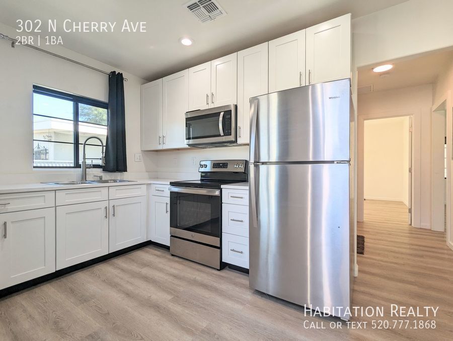 Foto principal - Gorgeous 2 bed/1 bath University Newly Ren...