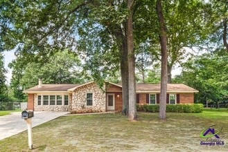 Building Photo - 105 Meriwood Dr