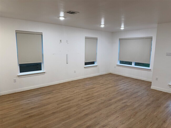 Foto del edificio - 8125 Sunnyhill St