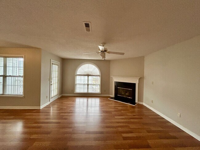 Foto del edificio - Second Floor 2BR/2BA Condo on Lawndale!