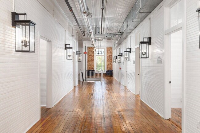 Foto del edificio - 1403 Huntsville Rd