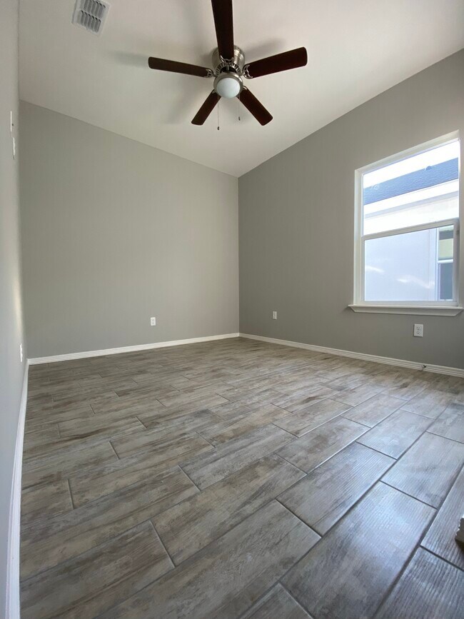 Foto del edificio - 1406 W Heritage Dr