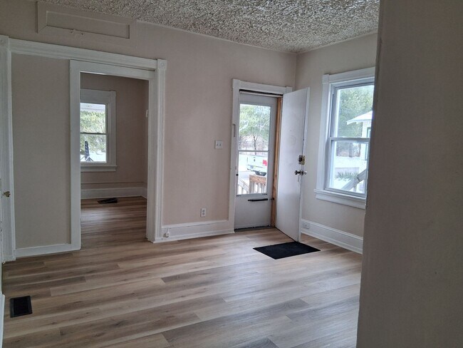 Foto del edificio - 58 Division St