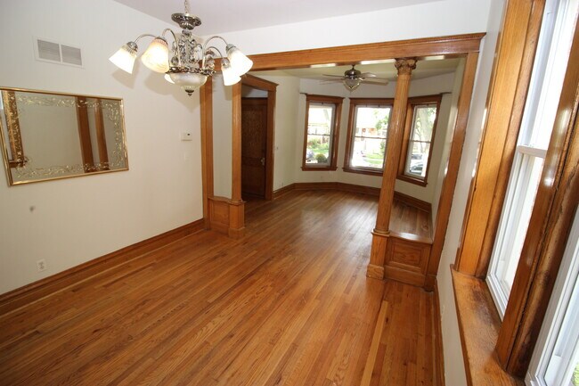 Building Photo - 5119 W Pensacola Ave