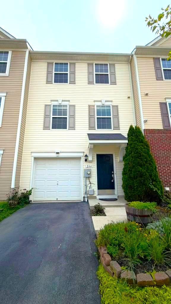 Building Photo - 244 Rumbling Rock Rd