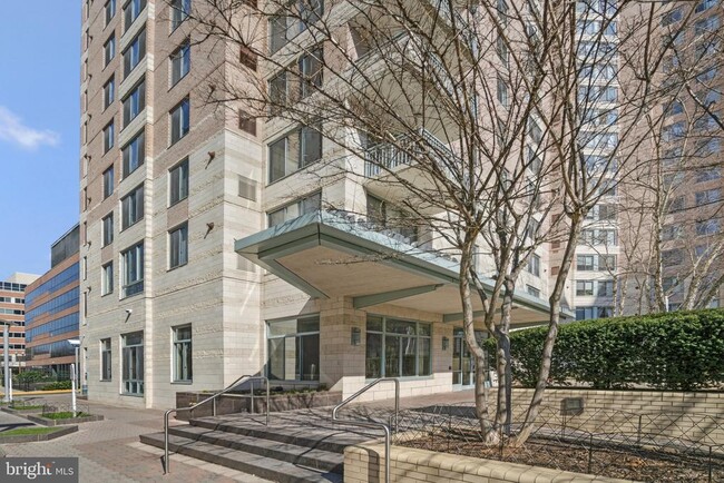 Building Photo - 851 N Glebe Rd