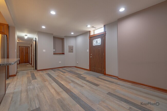 Foto del edificio - 2504 S Blue Island Ave