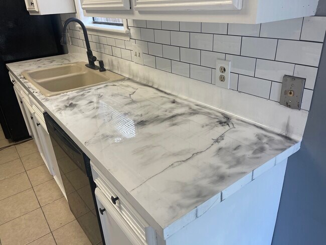 Kitchen counter space - 1314 Sharlo Ave