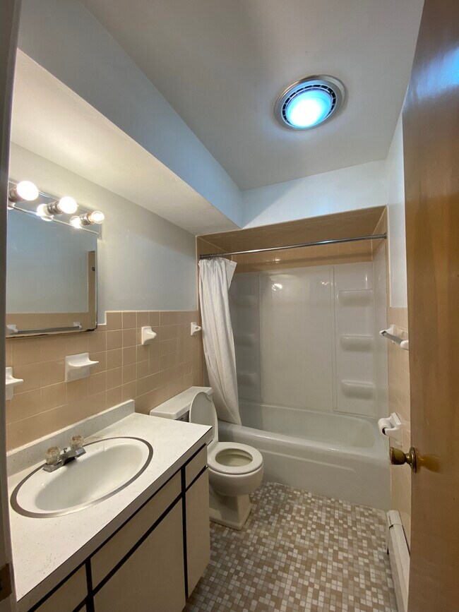 Foto del edificio - 525 W Cook St