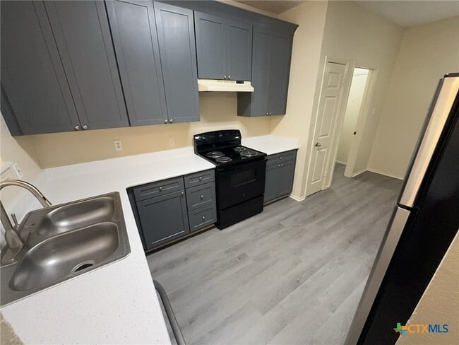Foto del edificio - 4303 Fawn Dr