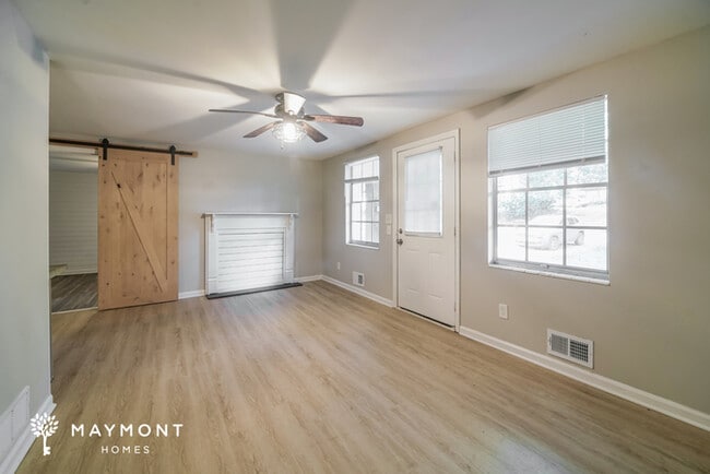 Building Photo - 2116 Terry Ln