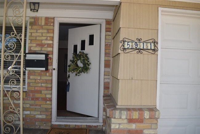 Foto del edificio - 5911 Hornwood Dr