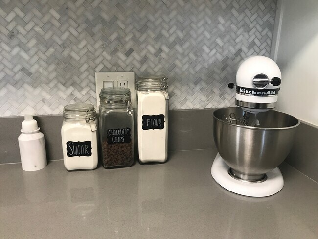 Quartz Countertop with backsplash - 2912 Peppertree Ln