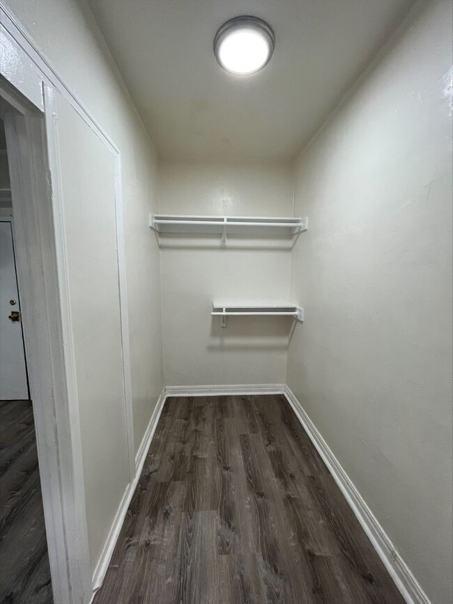 Interior Photo - Flint 301 S Kenmore LLC