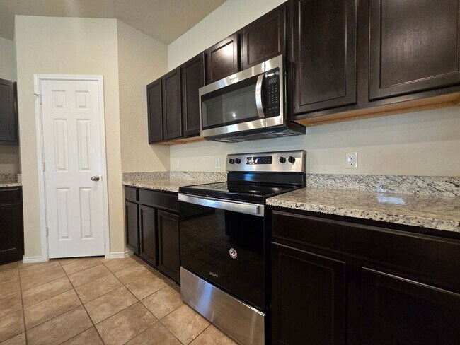 Foto del edificio - PRICE REDUCTION - NEW IN MANAGEMENT - AVAI...