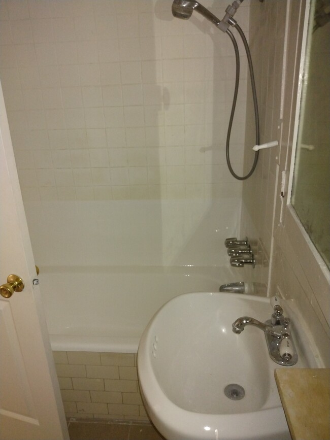 Bathroom Sink and bathtub - 2556 S Marvin Ave