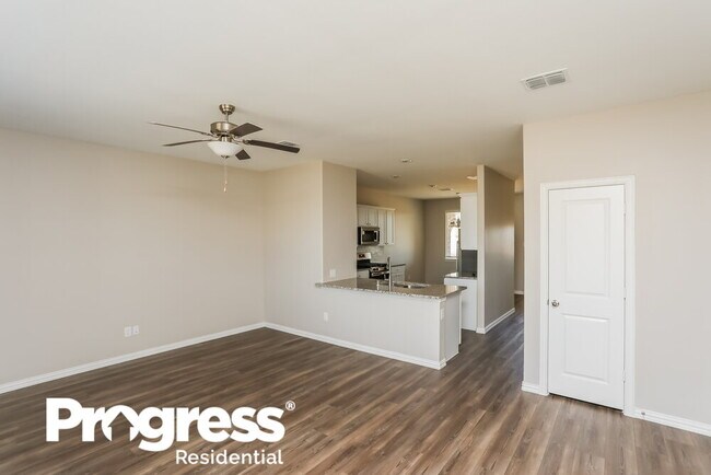 Building Photo - 720 Willow Ln