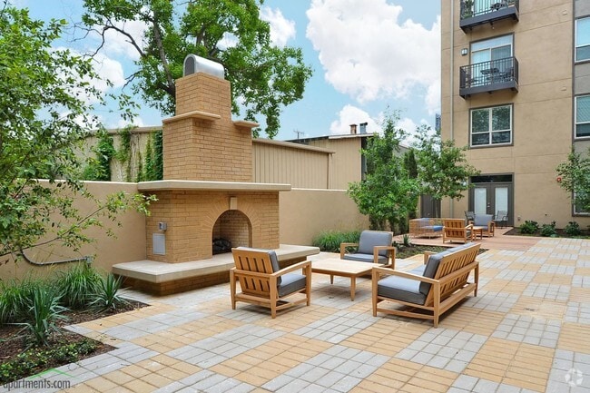 Courtyard - 1800 Broadway