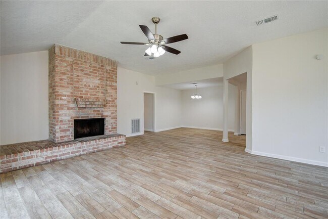 Foto del edificio - 9322 Beringwood Dr