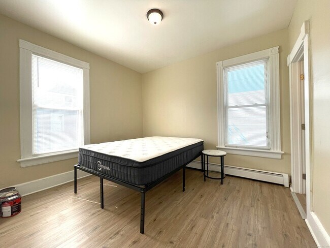 Foto del edificio - 196 Blatchley Ave