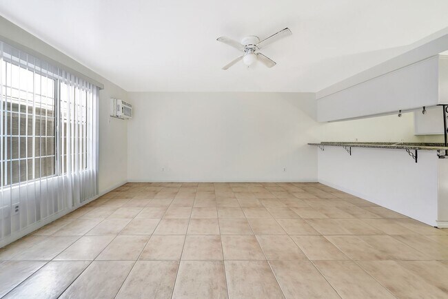 Foto del edificio - 14902 Gilmore St
