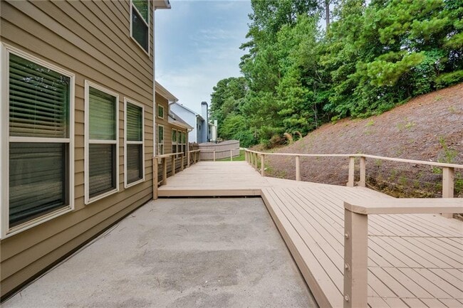 Building Photo - 3999 Grand Park Dr NE