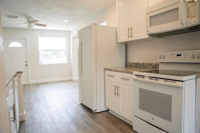 Foto del edificio - 2317 NW 15th Ct