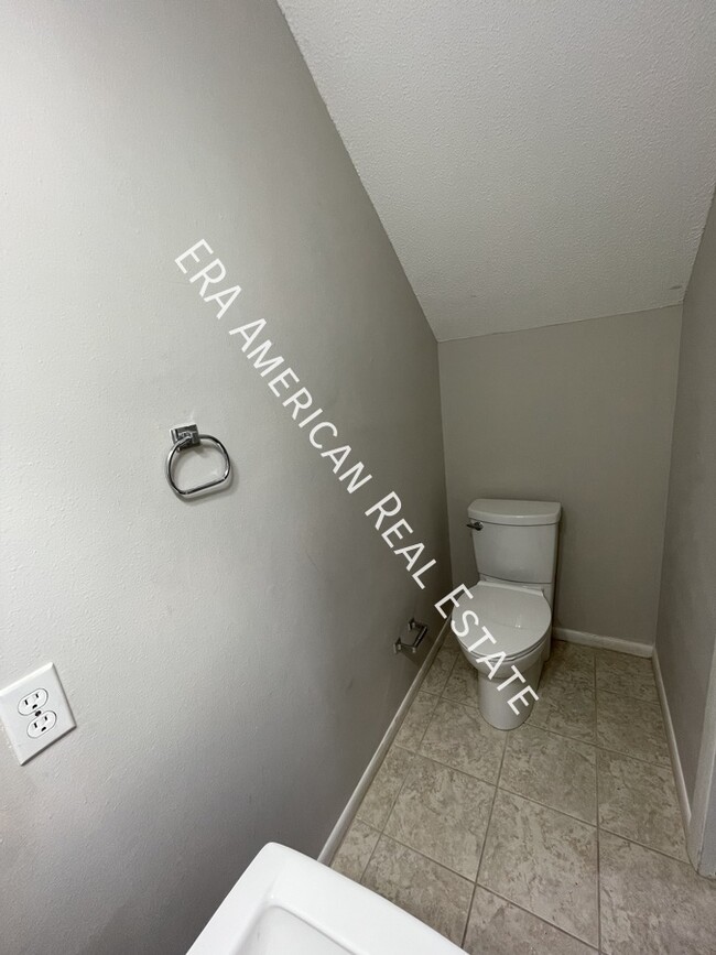 Building Photo - Washer & Dryer included!