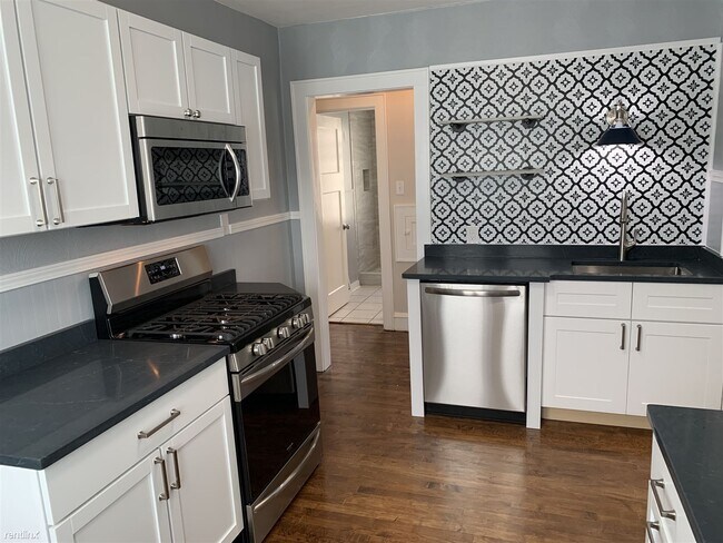 Building Photo - 2 br, 1 bath Duplex - 2133 East Holt Avenu...