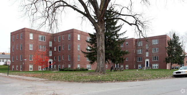 Building Photo - Colonial Park