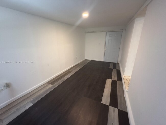 Building Photo - 225 NE 56th St