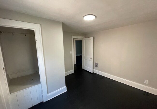 Building Photo - SECTION 8 and EDEN Accepted!! Spacious New...