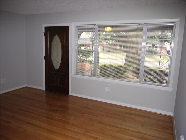 Foto del edificio - 870 Judiway St