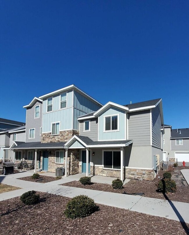 Beautiful Brand New 2 Story Townhome Townhouse for Rent in Vineyard