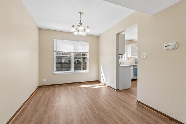 Foto del edificio - 1317 Spalding Dr