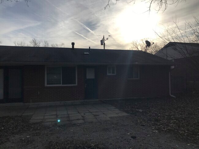 Building Photo - 313 Brookforest Dr