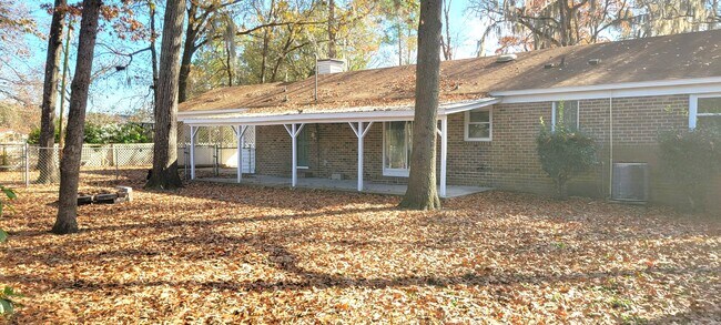 Foto del edificio - 1702 Wandering Way