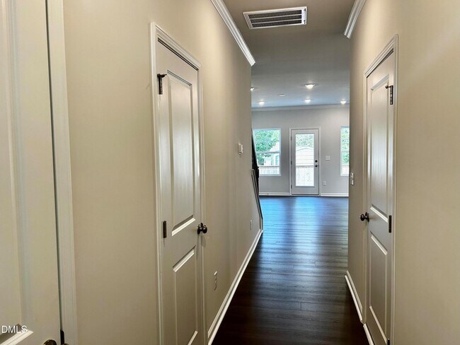 Foto del edificio - 154 Paramount Dr