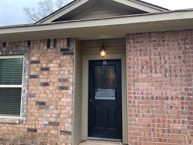 Primary Photo - 592 Moore Ln