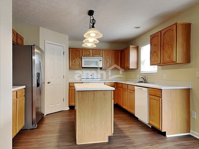 Foto del edificio - 5813 Columbia Cir