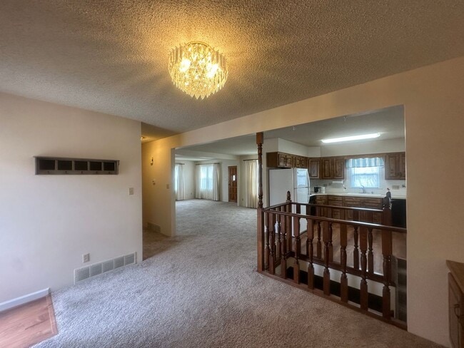Building Photo - Large  two bedroom, two bathroom, pet frie...